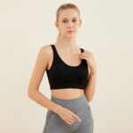 Model_wearing_black_sports_bra_5c137797