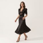 Woman_posing_in_black_dress_20261019215231