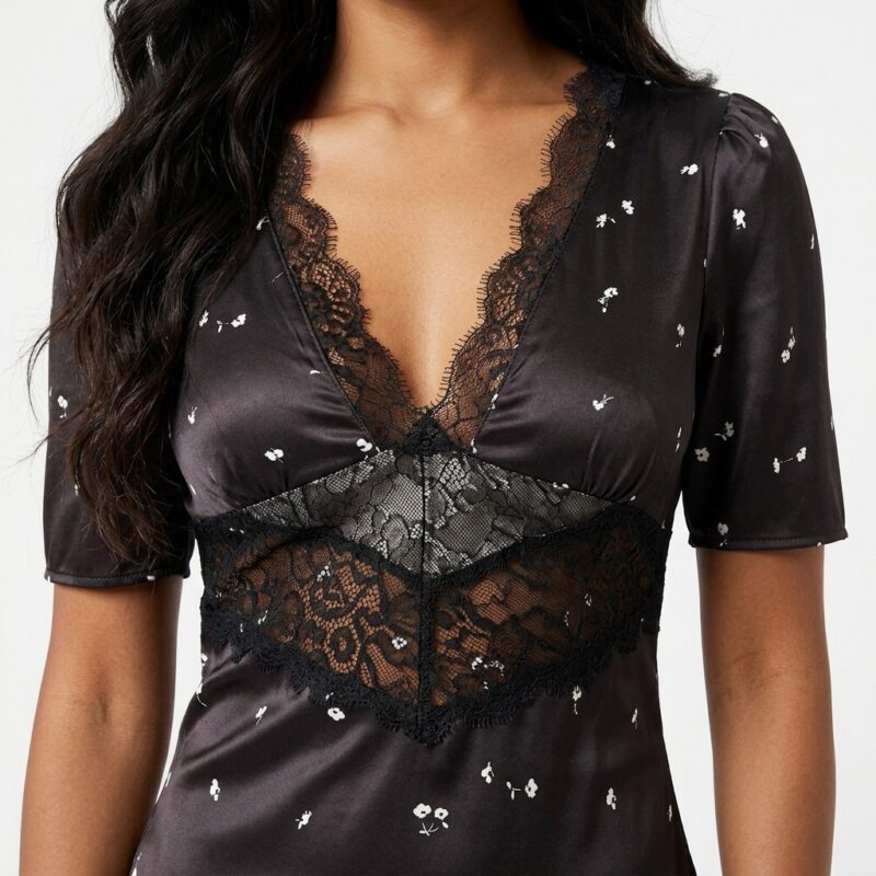 Vestido Longo Feminino em Renda com Estampa